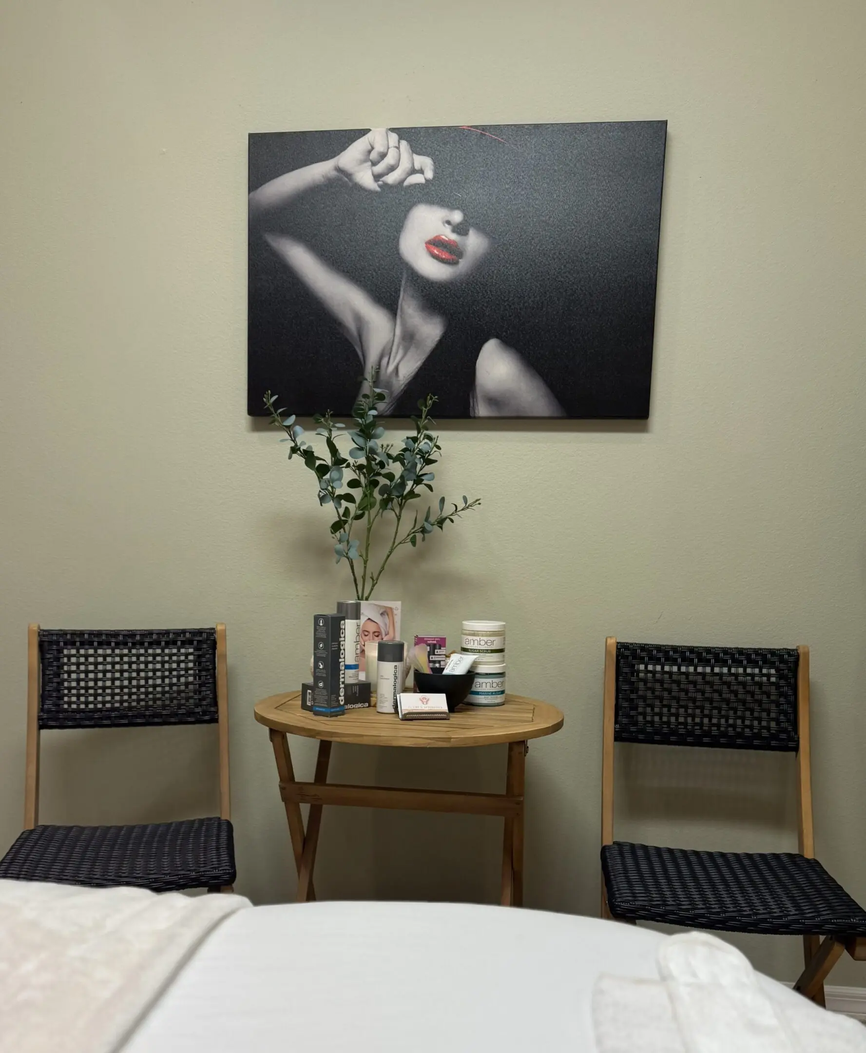 A room with two chairs and a table